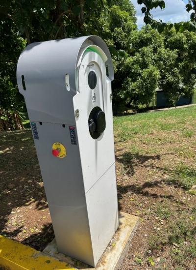 Borne de rechargement de véhicules électriques. © Jacqueline Réminy.jpg